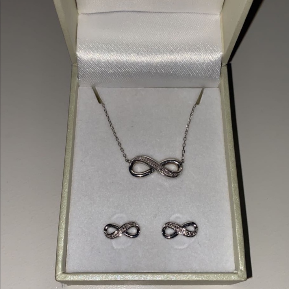 Kay Jewelers Infinity Boxed Set with Diamonds Sterling Silver